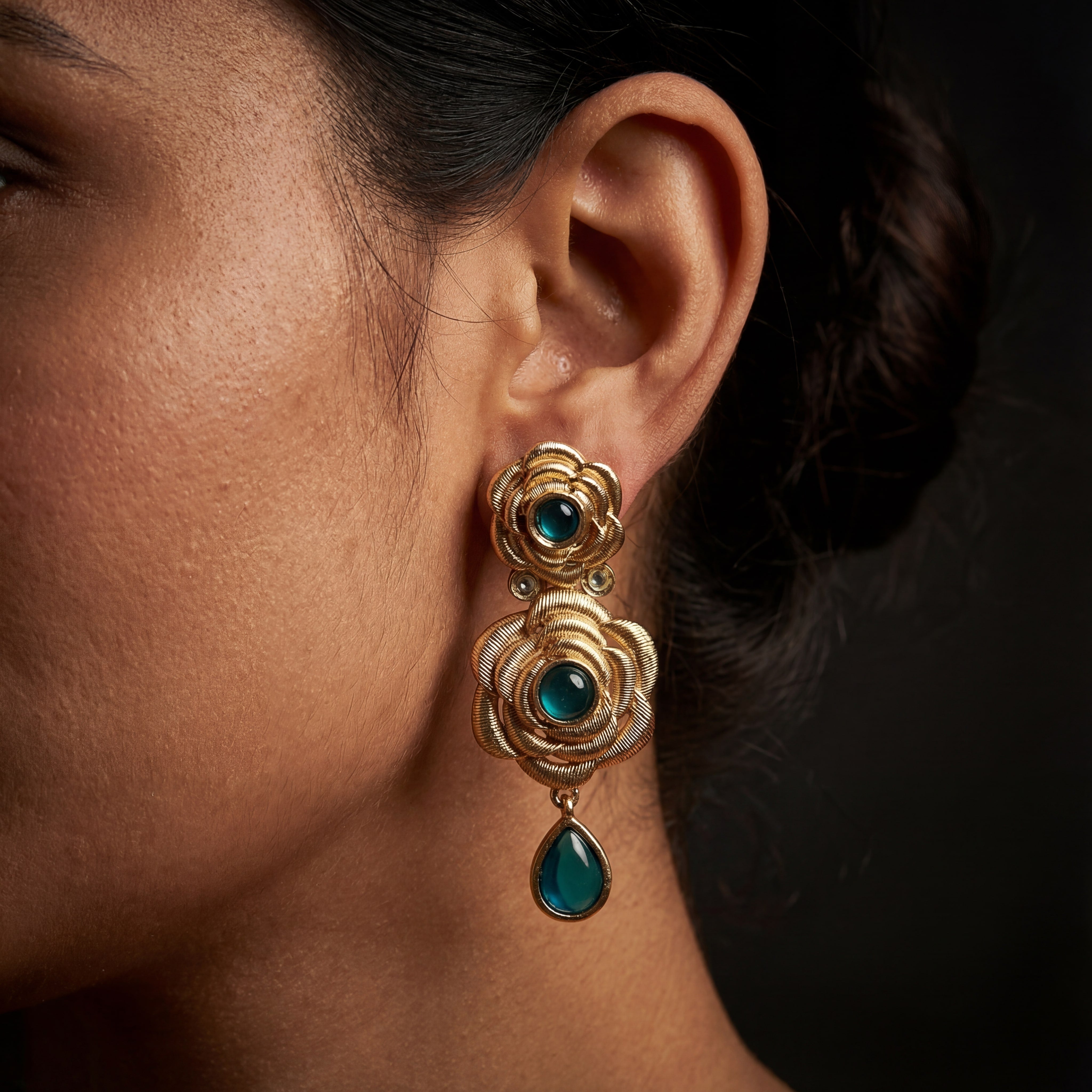 Hasadi Necklace | Rajwadi Rose Design with Green Stones Bridal Set