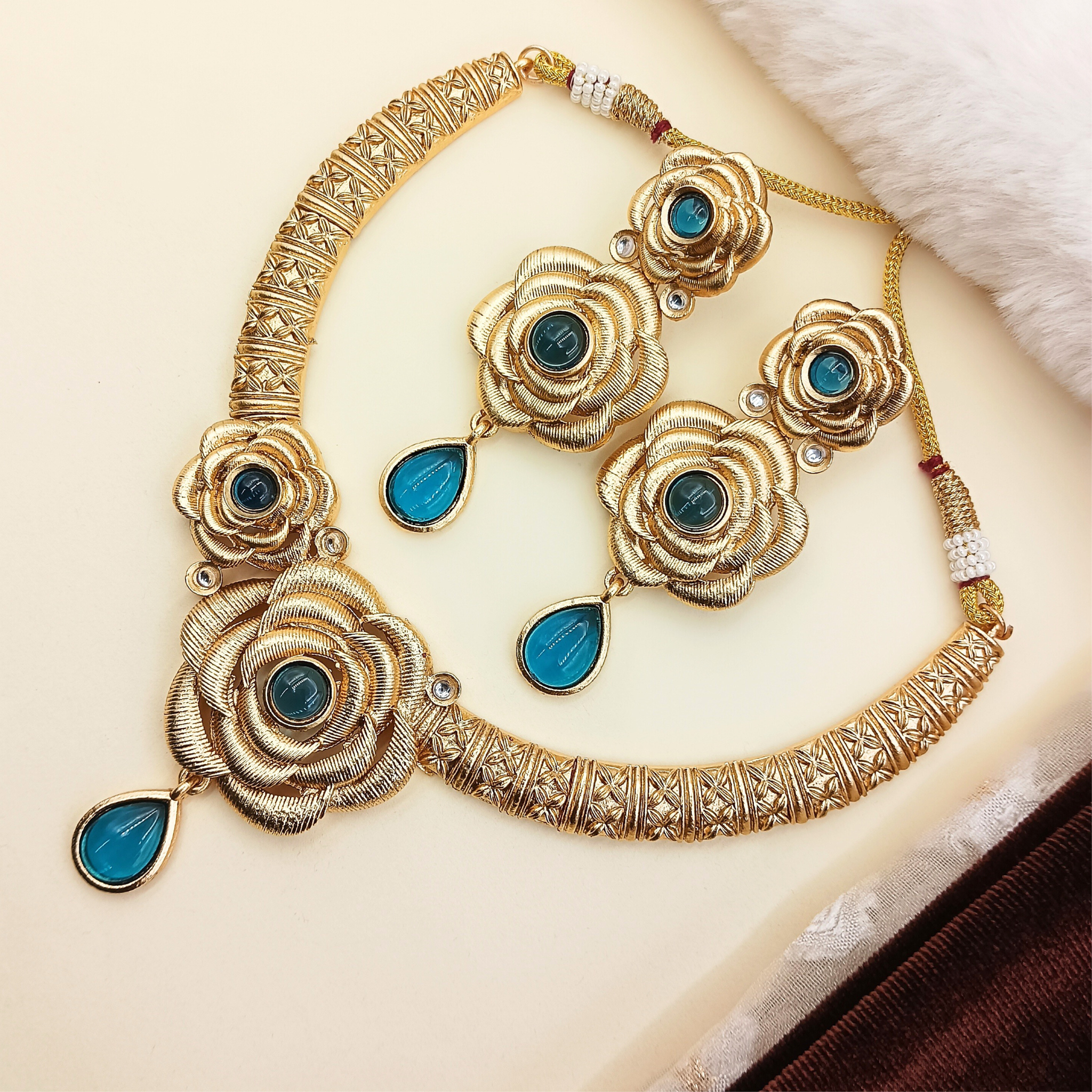 Hasadi Necklace | Rajwadi Rose Design with Green Stones Bridal Set