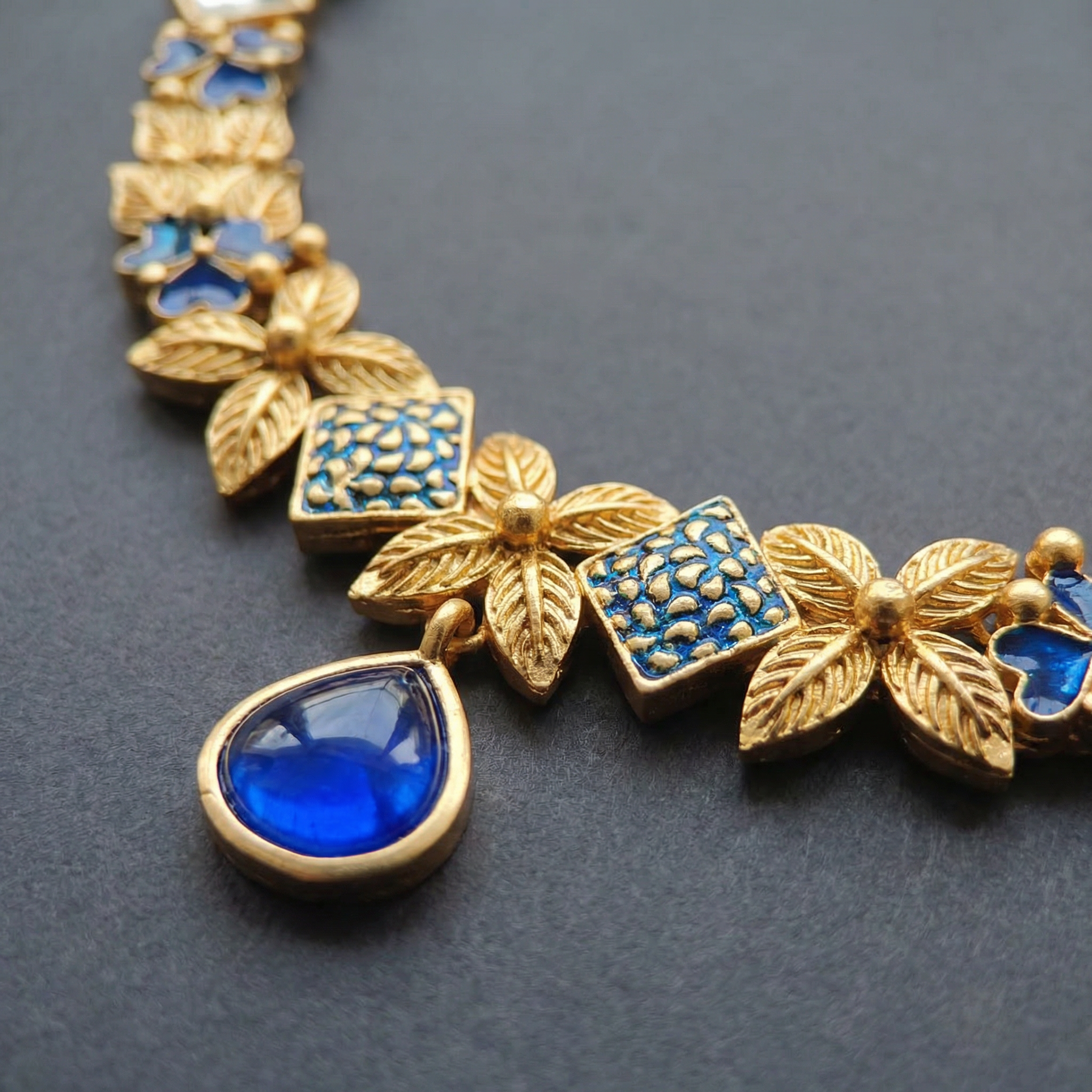 Ethereal Milky Ivory Leaf Filigree Jewelry Set - White & Gold Floral Necklace for Modern Brides - nandai.store